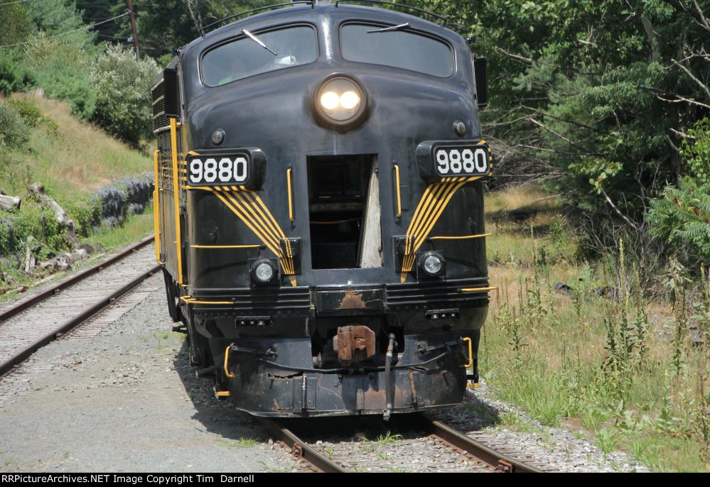 PRR 9880 arriving zoom shot